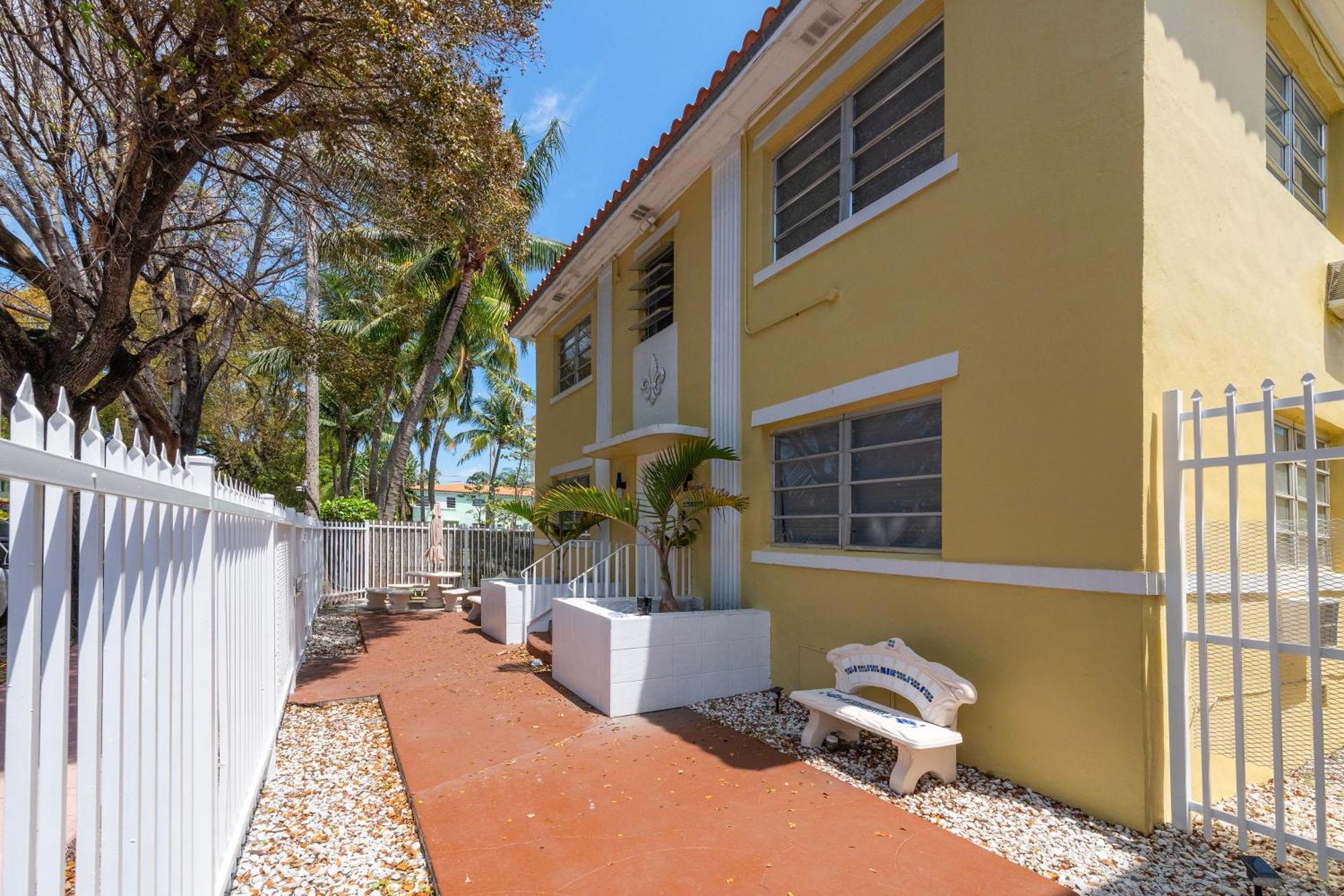 Sunnys Days 5Th St Lägenhet Miami Beach Exteriör bild