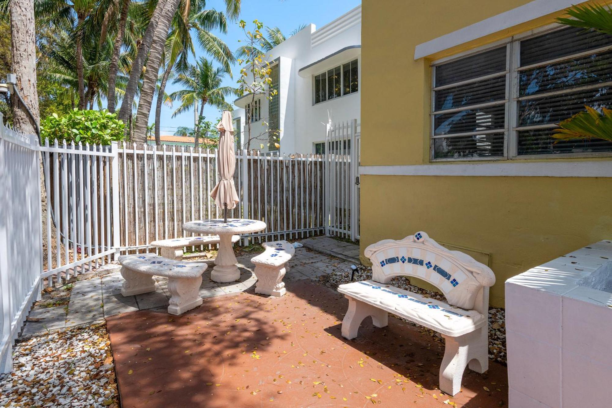 Sunnys Days 5Th St Lägenhet Miami Beach Exteriör bild